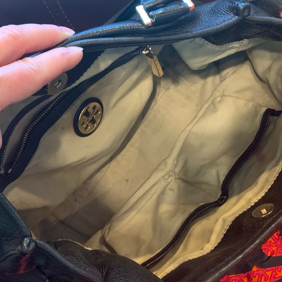 Tory Burch Amanda Handbag - Picture 5 of 8